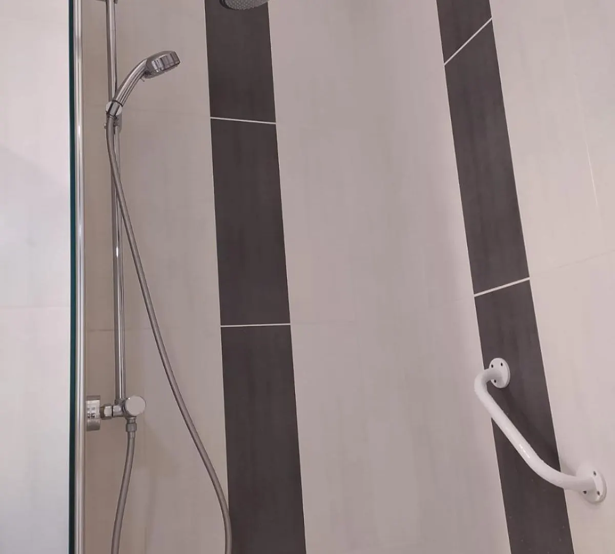 Апартаменты T2 Avec Grand Balcon Filant, Wifi, Clim A 4 Min Remparts Авиньон